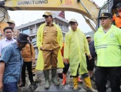 Pj Gubernur Sumut Tinjau Korban Banjir Bandang di Kabupaten Humbahas