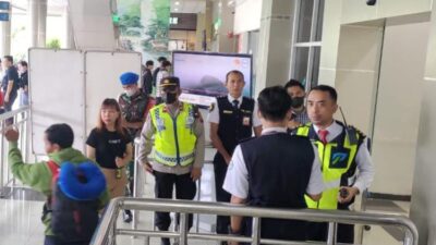 Polsek Bandara Sam Ratulangi Gencar Lakukan Pengamanan dan Monitoring untuk Cegah Gangguan Kamtibmas dan Antisipasi Dampak Erupsi Gunung Ruang di Kepulauan Sitaro