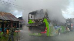 Bus Terbakar di Tigarunggu, Personel Polres Simalungun Bantu Evakuasi Korban