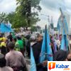 Ratusan Massa Ojol Demo di Depan Kantor Gubernur Sumut, Dorong Realisasi Potongan Aplikator 8%