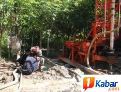 Pantang Menyerah Hadapi Medan Sulit, Satgas TMMD 129 Kodim 0102/Pidie Terus Kejar Sumur Bor untuk Santri dan Warga