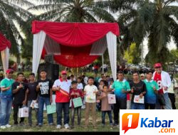 Manajer Kebun Lama Serahkan Hadiah Perlombaan HUT ke-81 RI dan Laksanakan Bakti Sosial, 