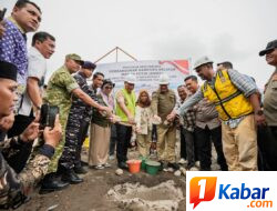 Bupati bersama Wakil Bupati Deli Serdang Letakkan Batu Pertama Pembangunan Kampung Nelayan Merah Putih