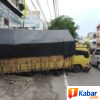 Truk Pengangkut Beras Bantuan Pemerintah dengan Muatan Sekitar 10,7 Ton Amblas di Gang Bidan-Medan Perjuangan