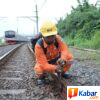 Kisah Petugas PPJ KAI Sumut Berjalan Kaki, Susuri Rel Demi Memastikan Keselamatan Perjalanan Kereta Api