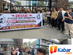 Puluhan Massa Guntur Gelar Aksi Unjuk Rasa di Depan Kantor Kejati Sumut : Desak Kejati Sumut Segera Tetapkan Tersangka Dugaan Korupsi Dana KIP Kuliah di LLDIKTI Wilayah I Sumut