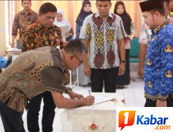 Sekda Pidie Kukuhkan Komitmen ASN melalui Penyerahan SK dan Sumpah PNS