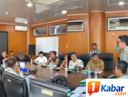 Mahasiswa Protes Keras, RDP Pabrik PT. Kilang Kecap Angsa Ricuh Setelah Hasil Rapat Tak Dibacakan Ketua Komisi IV DPRD Kota Medan Terkait Dugaan Pencemaran Lingkungan di Jalan Bono Medan Timur
