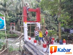 Terus Tunjukkan Progres Yang Signifikan, Pembangunan Jembatan Perintis Garuda di Desa Sawangan Memasuki Tahap Pemasangan Tali Sling