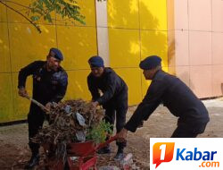 Aksi Nyata Brimob Aceh: Puluhan Personel Gotong Royong Sulap GOR Subulussalam Jadi Bersih dan Nyaman