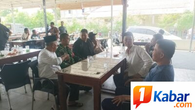 Babinsa Koramil 11/Bandar Baru Jalin Silaturahmi dan Pantau Kondisi Wilayah Lewat Komsos di Desa Tutong