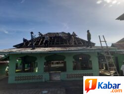 Babinsa Koramil 11/Bandar Baru Gelar Karya Bhakti di Desa Kayee Raya, Perkuat Kebersamaan Warga