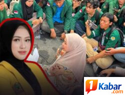 Temui dan Berdialog dengan Massa Aksi Unjuk Rasa di Depan Gedung DPRD Provinsi Sumut, Erni Ariyanti Sitorus Komitmen Kawal Aspirasi yang Disampaikan Mahasiswa ke Pemerintah Pusat