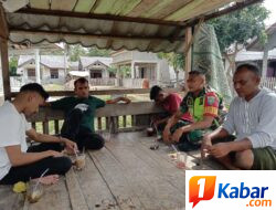 Babinsa Koramil 11/Bandar Baru Ajak Warga Aktif Bangun Desa Lewat Komsos