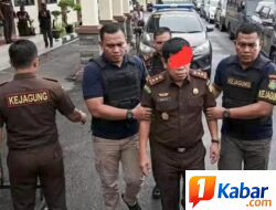 Kapuspenkum : Tim Intelijen Kejagung Jemput Kajari Serdang Bedagai, Jalani Pemeriksaan Internal