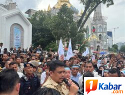 Ratusan Warga Unjuk Rasa di Depan Kantor Gubernur Sumut, Tuntut Program MBG Dievaluasi, Bobby Nasution Dukung dan Berjanji Akan Teruskan Aspirasi Warga kepada Presiden RI