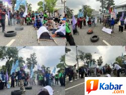 Bawa Keranda Mayat ke Kantor Konjen Malaysia, Ratusan Massa DPN bersama Mahasiswa Unjuk Rasa di Depan Kantor Konjen Malaysia, Sampaikan 11 Tuntutan