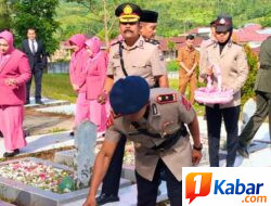 “Menjelang HUT Bhayangkara ke-80 Tahun, Personel Brimob Polda Sumut Laksanakan Upacara Ziarah di TMP Sipirok”