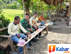 Babinsa Koramil 11/Bandar Baru Ajak Warga Sarah Panyang Jaga Kebersihan Lewat Komsos