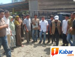 Usai Dua Periode Memimpin, Anwar Serahkan Mobil BUMDes dan Harapkan Desa Semakin Maju