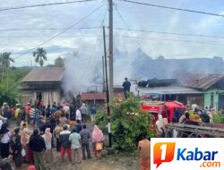 Lima Rumah Warga Hangus Dilalap Api di Kecamatan Timang Gajah, Polisi Bantu Pemadaman dan Lakukan Penyelidikan