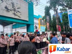 Gelombang Demonstrasi Mahasiswa Kembali di Depan Kantor PT PLN (Persero) UID Sumut, Massa Kritik Keras Lambannya Penanganan Kasus Dugaan Korupsi Proyek SPKLU Senilai Miliaran Rupiah yang Saat Ini Mandek