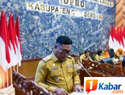 Lom Lom Suwondo Sampaikan Penjelasan Bupati Deli Serdang Atas Ranperda Pertanggungjawaban Pelaksanaan APBD TA 2025