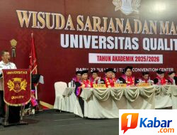 Asisten Pemerintahan dan Kesejahteraan Rakyat Hadiri Wisuda Sarjana dan Magister Universitas Quality Tahun Akademik 2025/2026 di Ballroom Tiara Convention Center Medan