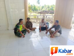 Babinsa Koramil 11/Bandar Baru Ajak Warga Keude Paru Jaga Kebersihan Lingkungan