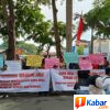 Aksi Demonstrasi Menggila, Demonstran Mengaku Warga Desa Petumbukan, Kades Petumbukan Minta Identitas Peserta Aksi Demonstrasi Ditelusuri