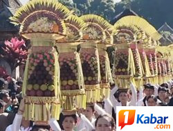 Pembukaan Penglipuran Village Festival Ke–13 di Warnai Parade Gebogan dan Pelepasan Burung