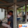 Kopka Iskandar Babinsa Koramil 11/ Bandar Baru Kodim 0102/Pidie Bahas Keamanan Dalam Desa Melalui Komsos di Kayee Jatoe