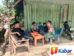 Babinsa Koramil 11/Bandar Baru Perkuat Kemanunggalan TNI-Rakyat Lewat Komsos di Pidie Jaya