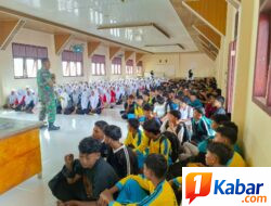 Babinsa Kodim 0102/Pidie Tanamkan Wawasan Kebangsaan kepada Pelajar SMA Negeri 1 Bandar Baru