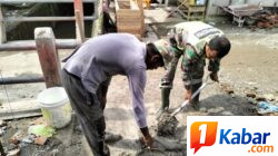Babinsa Koramil 11/Bandar Baru Gotong Royong Bersama Warga, Perkuat Sinergi TNI dan Masyarakat