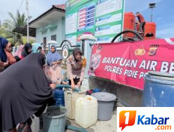 ‎Hadir untuk Masyarakat, Polres Pidie Salurkan Bantuan Air Bersih ke Gampong Dayah Beureueh