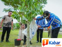Bupati Deli Serdang Awali Penanaman Bibit Pohon Pengganti Karangan Bunga HUT ke-81 Kemerdekaan RI