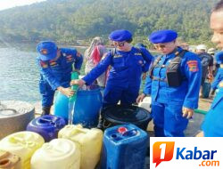 Jumat Berkah, Ditpolairud Polda Sulut Salurkan 72 Ribu Liter Air Bersih ke Warga Bunaken dan Manado Tua