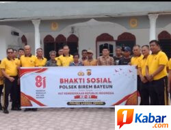 Peduli Sarana Ibadah, Jum’at Penuh Berkah, Kapolsek Birem Bayeun  Bersama Personil,Gelar Gotong Royong Bersihkan Mesjid,