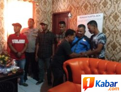 Kapolsek Simpang Kiri Mediasi SWI dan Pj Kepala Desa Buluh Dori, Mis Komunikasi Berakhir Damai
