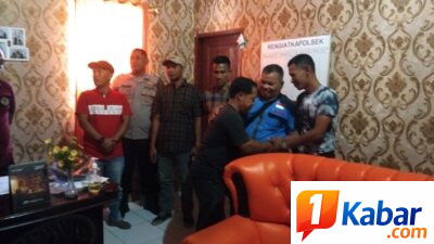 Kapolsek Simpang Kiri Mediasi SWI dan Pj Kepala Desa Buluh Dori, Mis Komunikasi Berakhir Damai