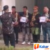 Ragion Head (RH) PTPN IV,”Yudi Cahyadi,Serahkan Tropi Dan Uang Binaan,  Dalam Ajang Turnamen Volly Ball,HUT RI Ke-81, 