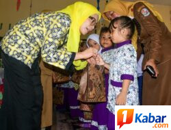 Program PKK Goes to School, Asniar Lom Lom Suwondo Ajak Orang Tua Perkuat Karakter, Gizi dan Literasi Anak