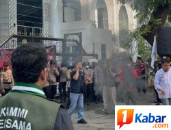 PW KAMMI Sumut Gelar Aksi Demonstrasi di Depan Gedung DPRD Sumut, Bongkar Polemik KPID Sumut, Desak KPK dan Kejati Sumut Usut Anggaran DPRD Sumatera Utara