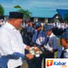 Dahnil Ginting Bagikan Susu dan Pantau Langsung Menu MBG di SMP Negeri 4 Percut Sei Tuan-Deli Serdang