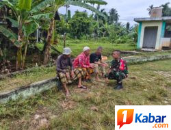 BABINSA KORAMIL 11/BANDAR BARU GELAR KEGIATAN KOMSOS BERSAMA TOKOH MASYARAKAT DI DESA PULO PUEB