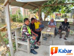 Babinsa Koramil 11/Bandar Baru Gelar Komsos, Perkuat Silaturahmi dengan Warga Desa Kayee Raya