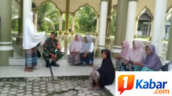 Babinsa Koramil 11 Bandar Baru Bahas Keamanan Desa melalui Komsos di Lancok Mesjid