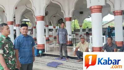 Babinsa Koramil Bandar Baru Komsos di Desa Musa Balee, Imbau Warga Jaga Keamanan Maulid