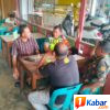 Babinsa Koramil 11/Bandar Baru Pererat Silaturahmi dengan Warga Keude Luengputu Melalui Komsos